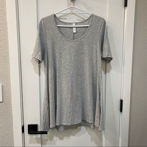 🔥3 for 20🔥 LuLaRoe Perfect Tee in heather gray, Sz M.